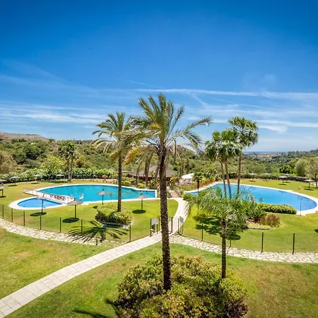 Masuti - Gym, Pool, Terrace & Garden Apartment *