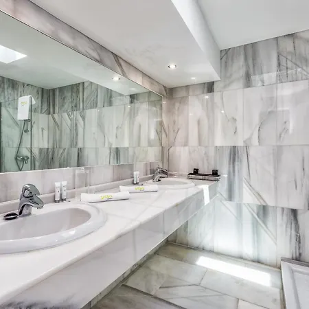 Apartment Masuti - Gym, Pool, Terrace & Garden