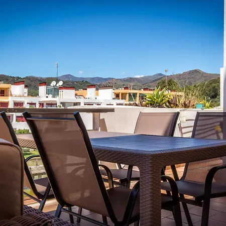 Masuti - Gym, Pool, Terrace & Garden Apartment